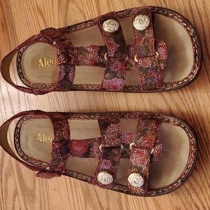 Alegria Kleo Wide Sandals